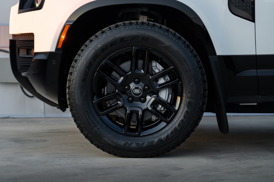 2023 Land Rover Defender X-Dynamic SE-8