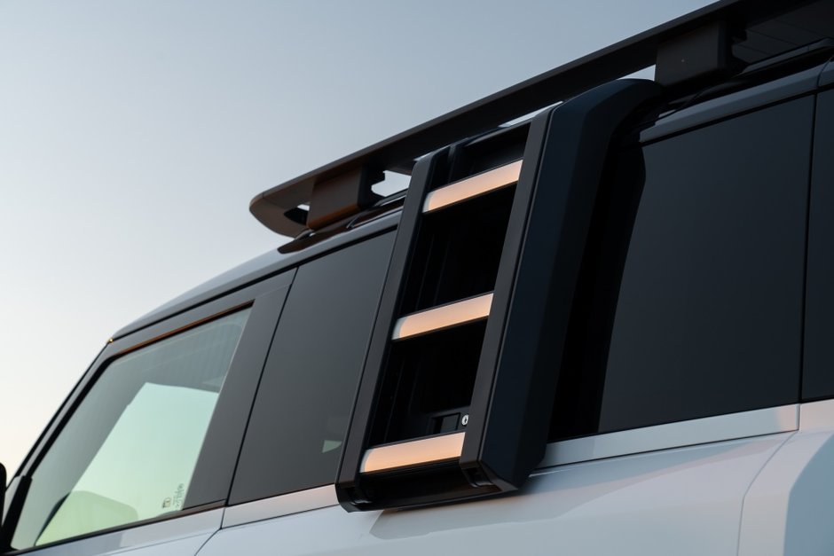 2023 Land Rover Defender X-Dynamic SE-20