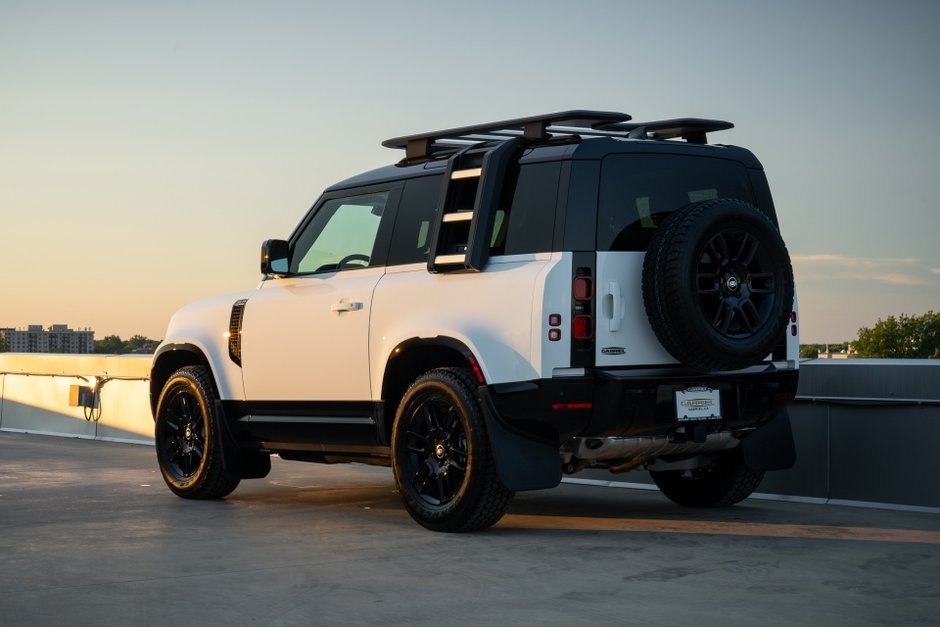 2023 Land Rover Defender X-Dynamic SE-1