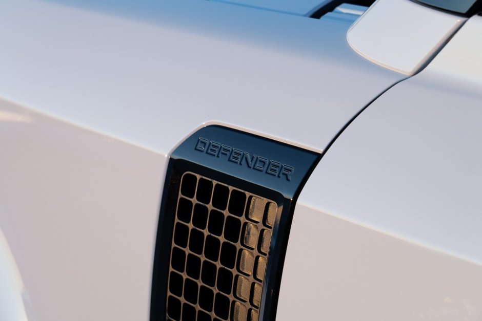 2023 Land Rover Defender X-Dynamic SE-12