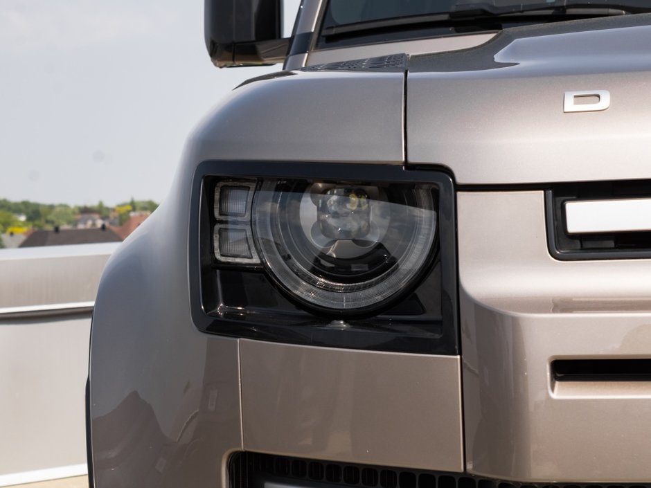 Land Rover Defender SE 2023-27