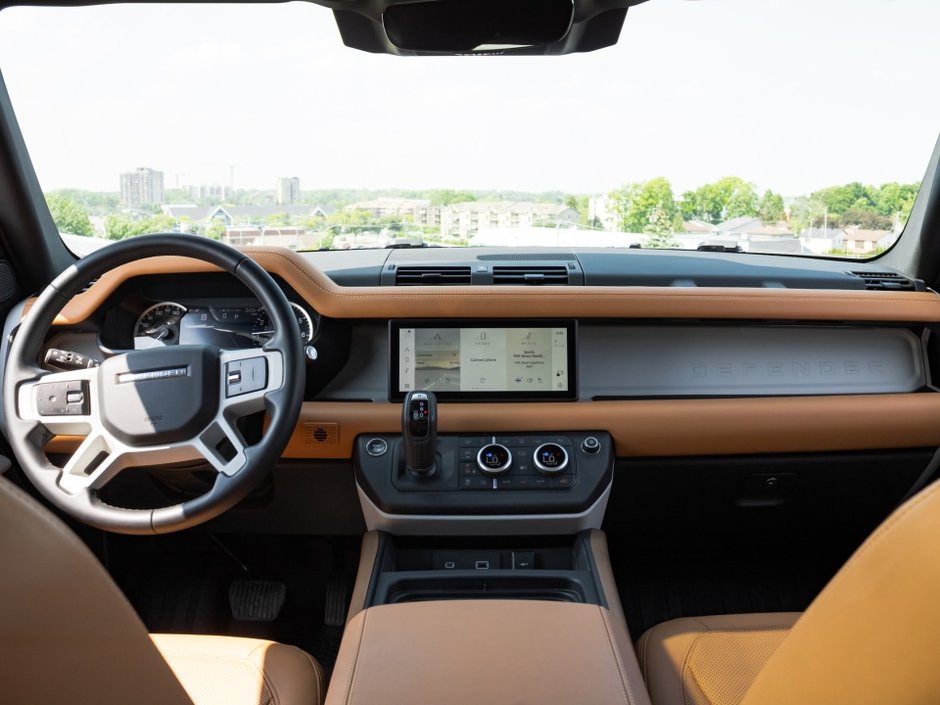 Land Rover Defender SE 2023-13