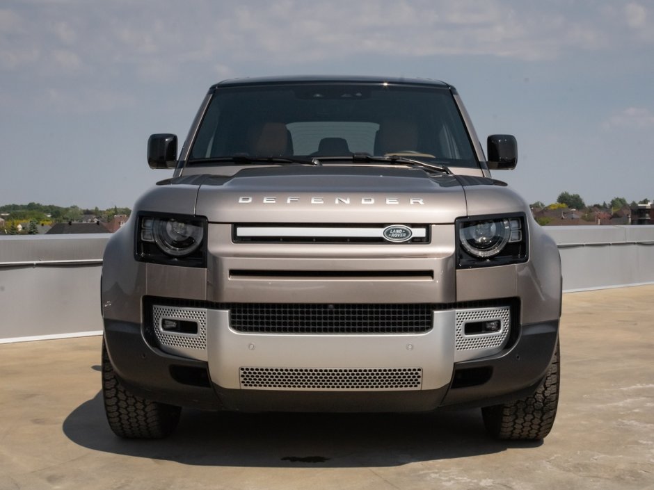 Land Rover Defender SE 2023-6