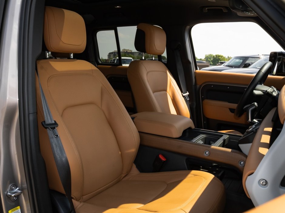 Land Rover Defender SE 2023-25