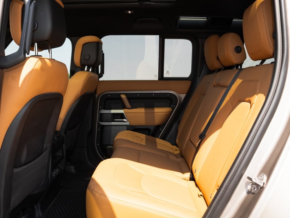 Land Rover Defender SE 2023-3