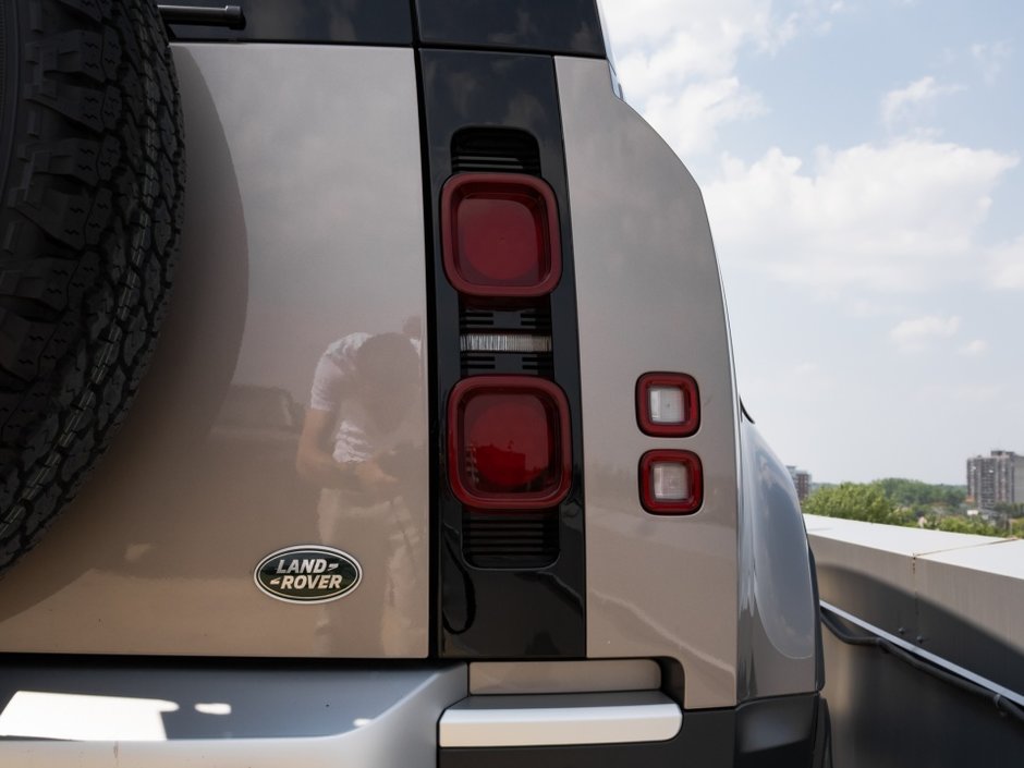 Land Rover Defender SE 2023-28