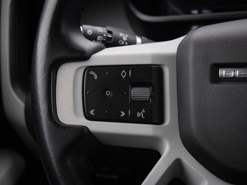 2023 Land Rover Defender S-17