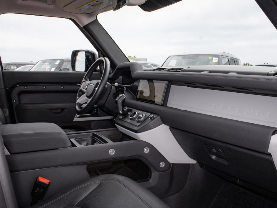 2023 Land Rover Defender S-29