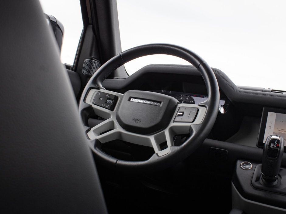 2023 Land Rover Defender S-28