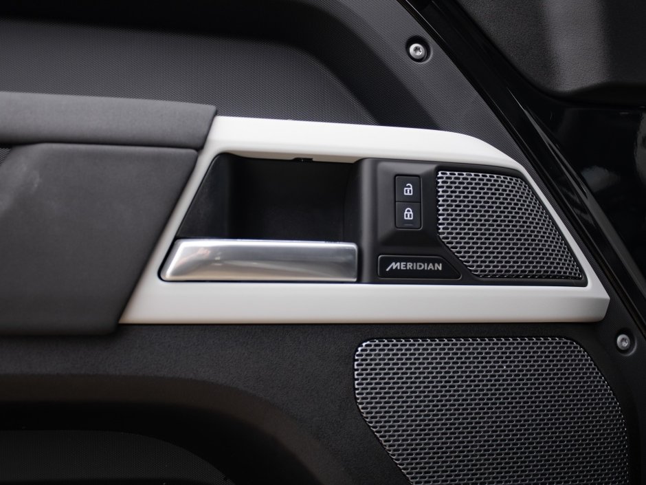 2023 Land Rover Defender S-10