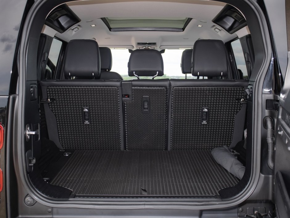 2023 Land Rover Defender S-36