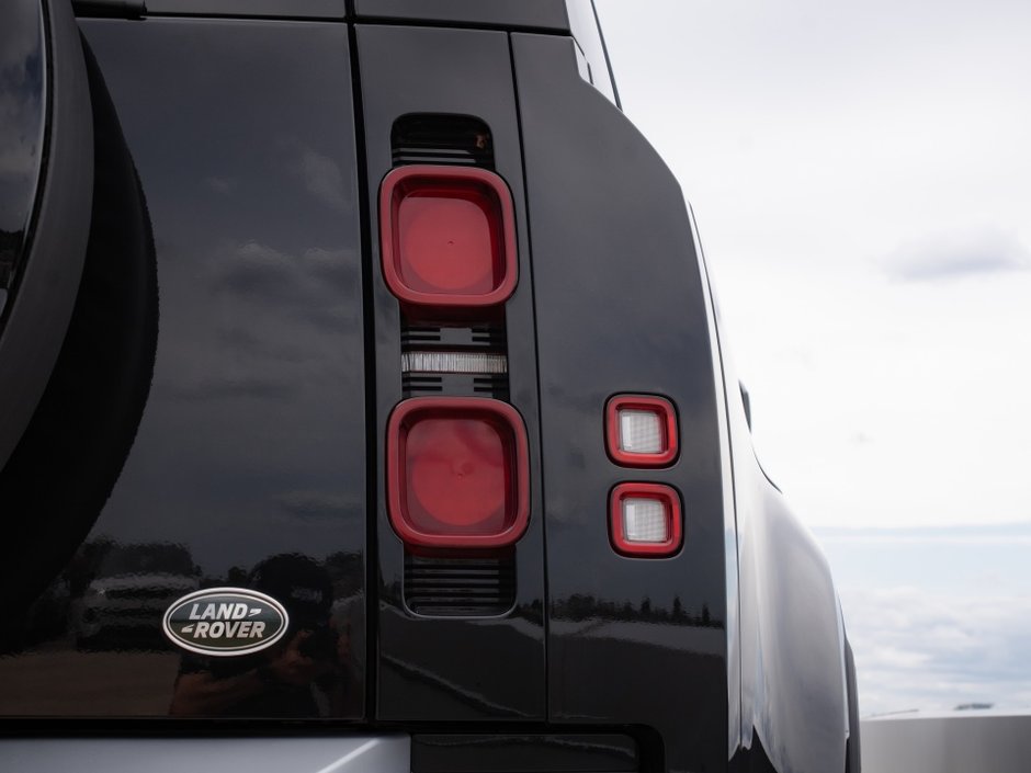 2023 Land Rover Defender S-35