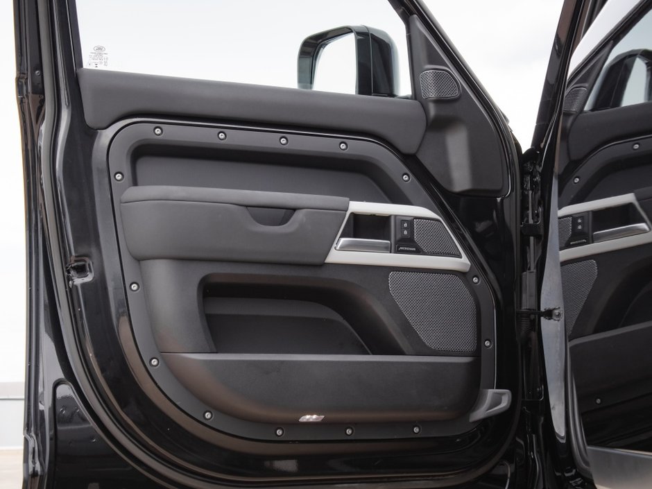 2023 Land Rover Defender S-8