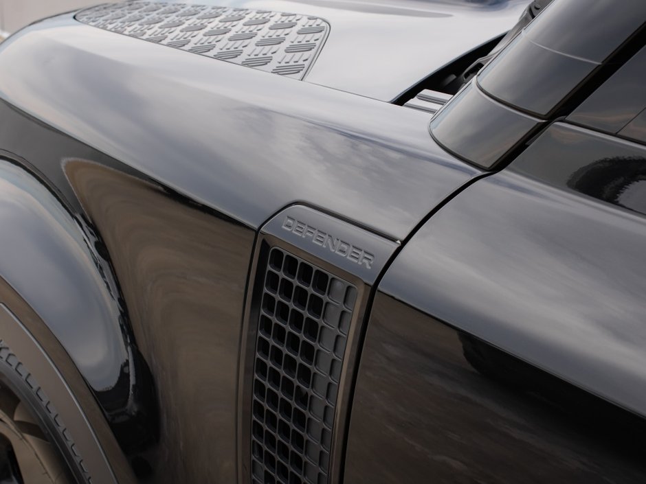 2023 Land Rover Defender S-32