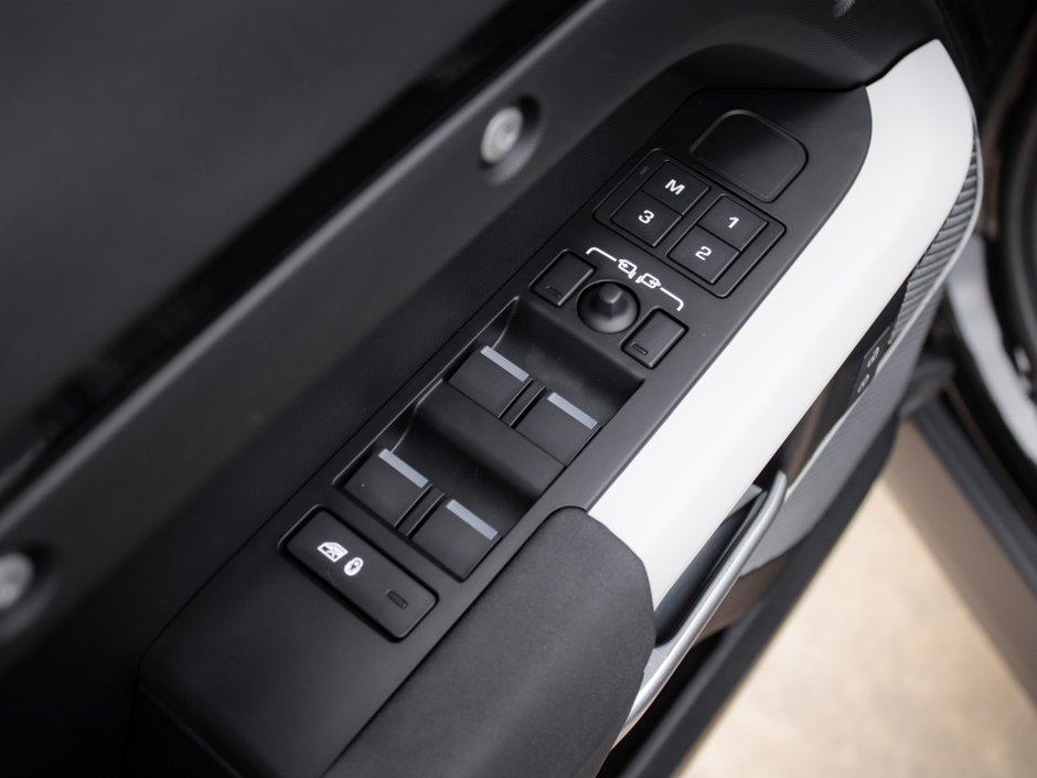 2023 Land Rover Defender S-9