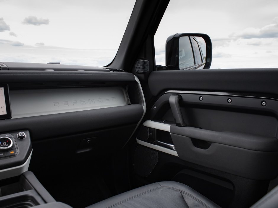 2023 Land Rover Defender S-26