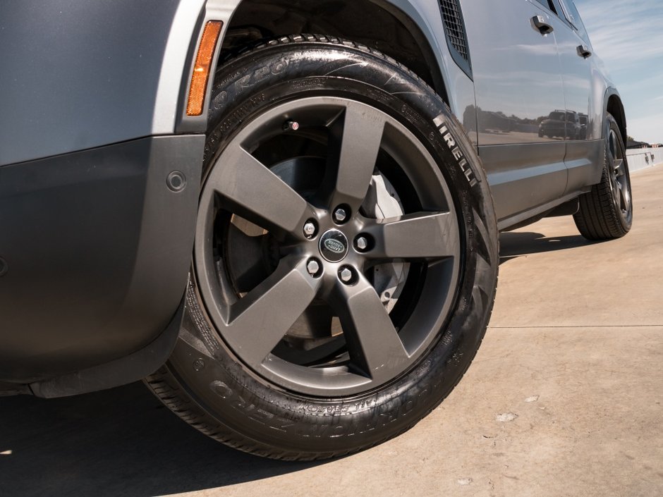 Land Rover Defender SE 2023-35