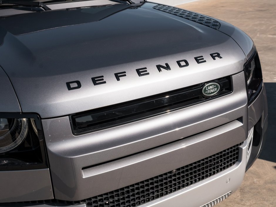 Land Rover Defender SE 2023-32