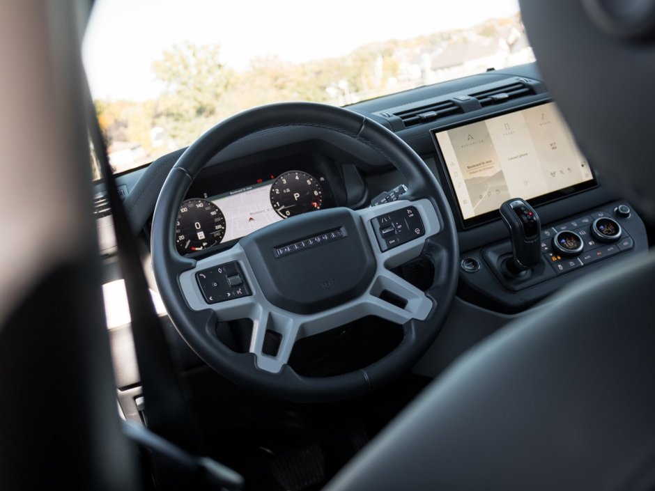 Land Rover Defender SE 2023-28