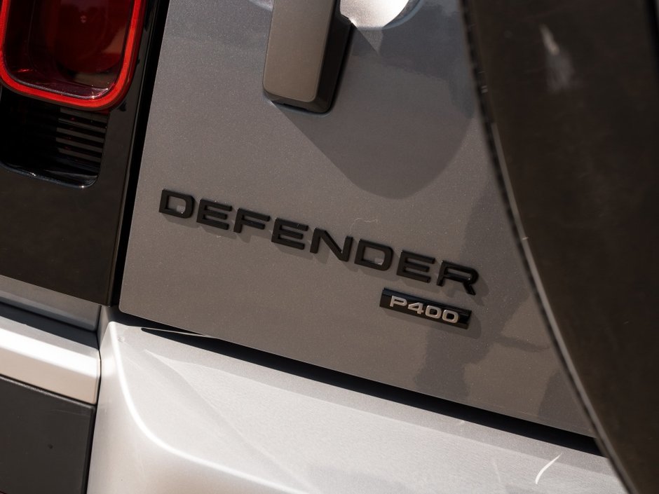 Land Rover Defender SE 2023-30