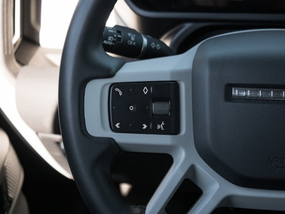 Land Rover Defender SE 2023-18