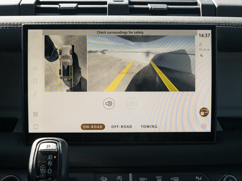 Land Rover Defender SE 2023-15