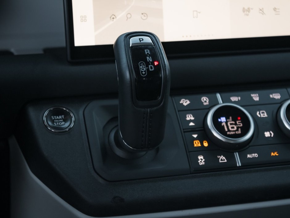 Land Rover Defender SE 2023-20