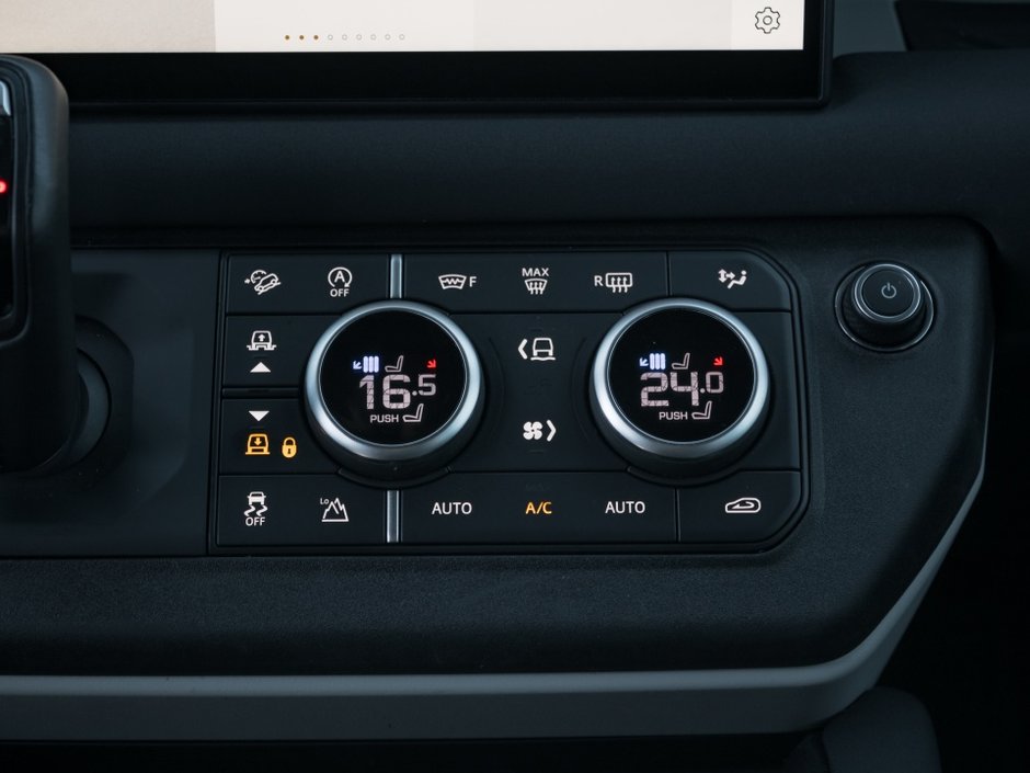 Land Rover Defender SE 2023-21