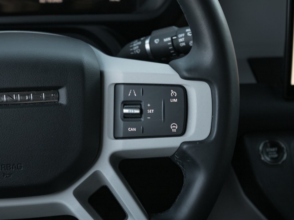 Land Rover Defender SE 2023-19