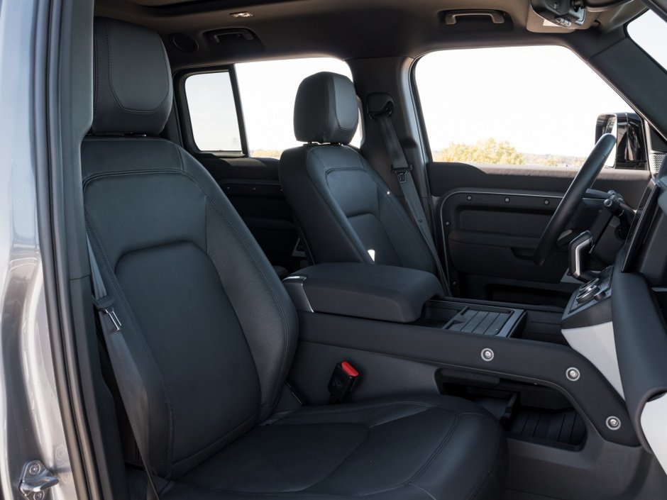 Land Rover Defender SE 2023-27