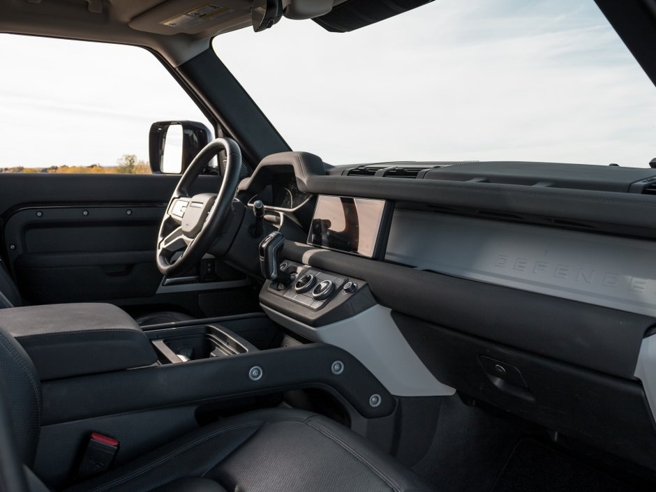 Land Rover Defender S 2023-28