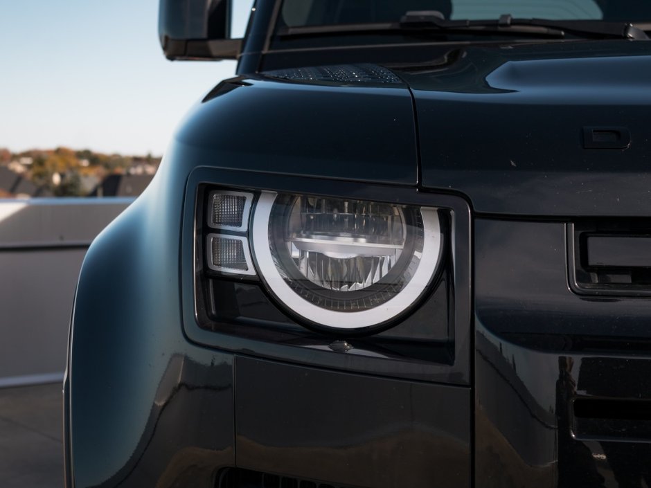 Land Rover Defender S 2023-32