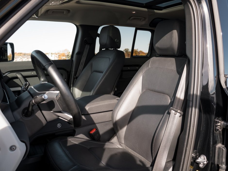 Land Rover Defender S 2023-12