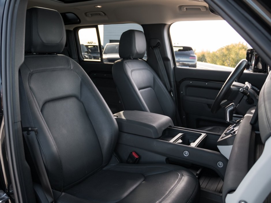 Land Rover Defender S 2023-29