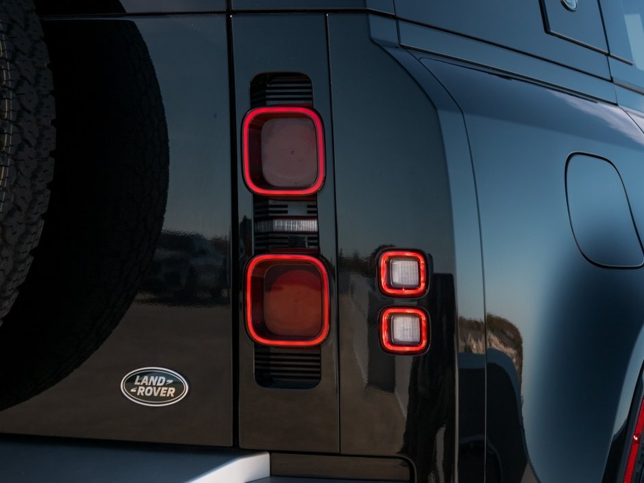 Land Rover Defender S 2023-34