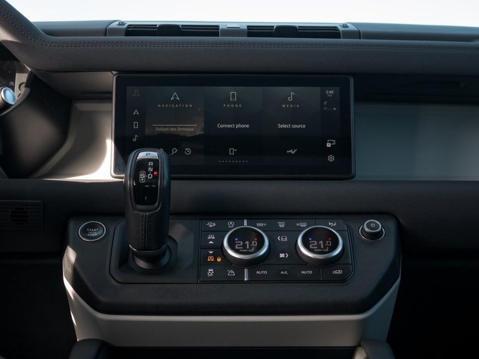 Land Rover Defender S 2023-18