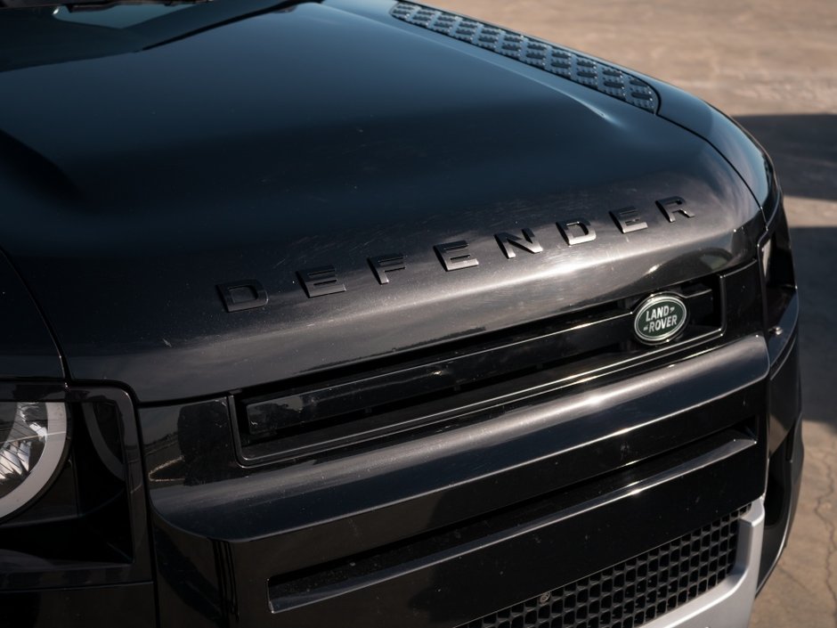 Land Rover Defender S 2023-31