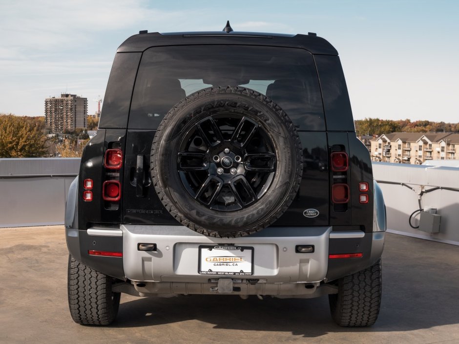 Land Rover Defender S 2023-5