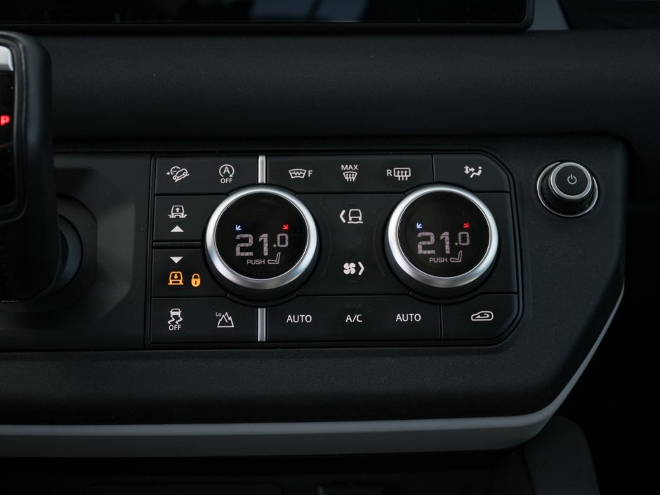 Land Rover Defender S 2023-23