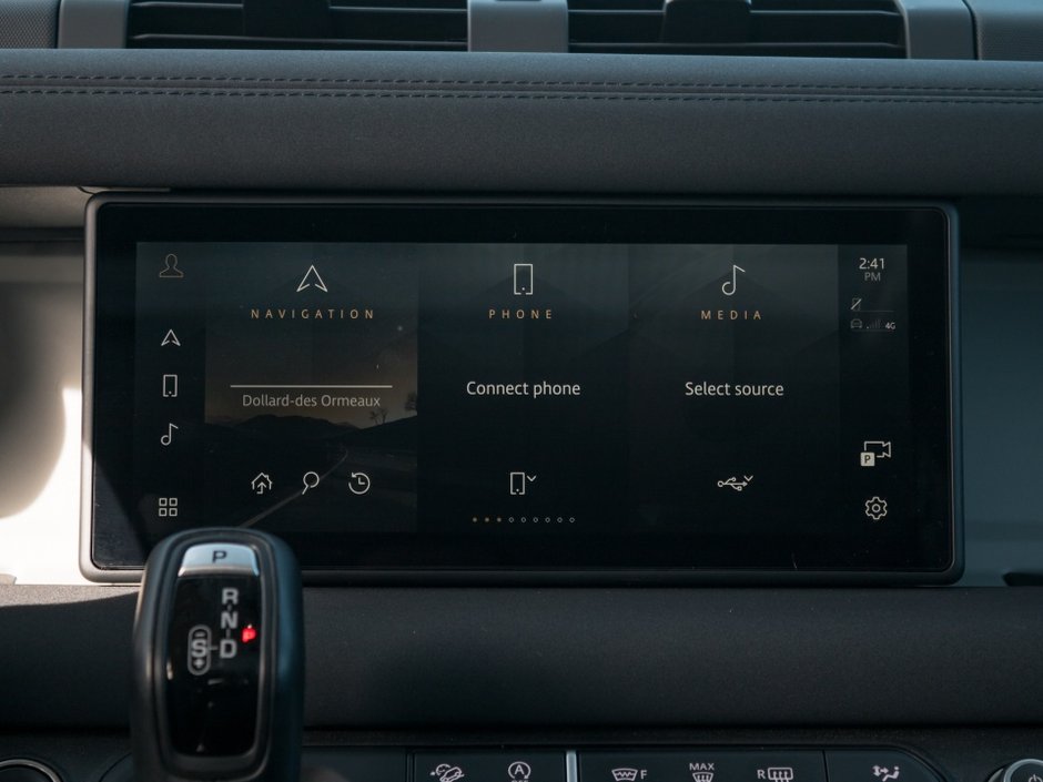 Land Rover Defender S 2023-20