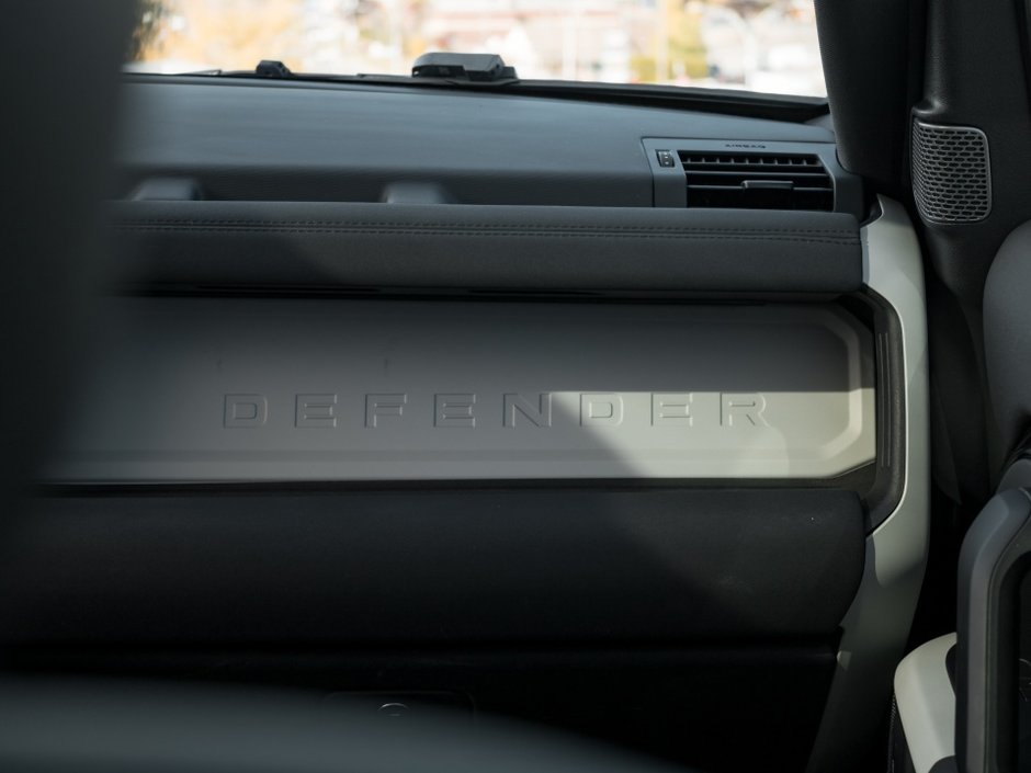 Land Rover Defender S 2023-27