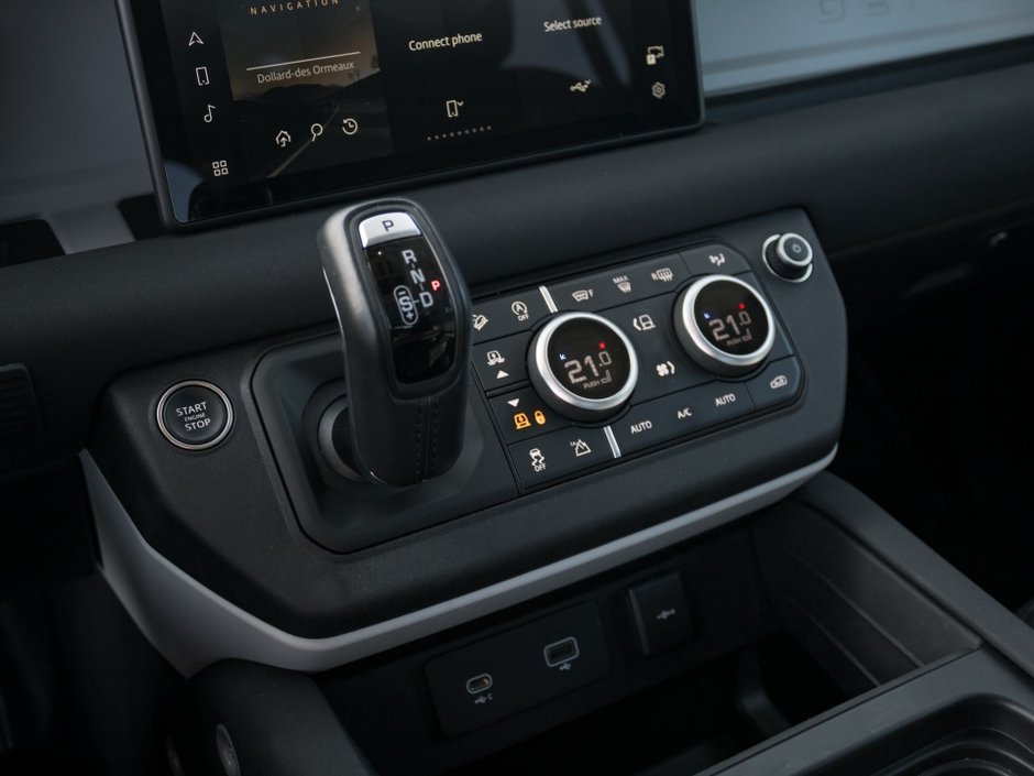 Land Rover Defender S 2023-21