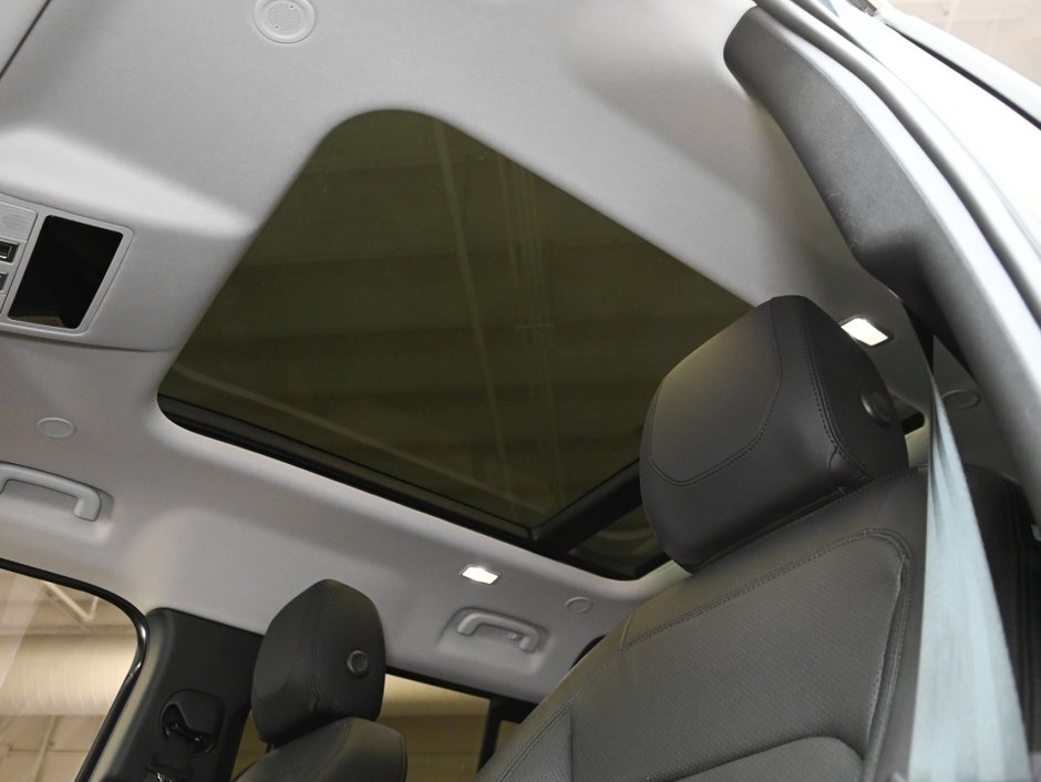 2023 Land Rover Defender S-23