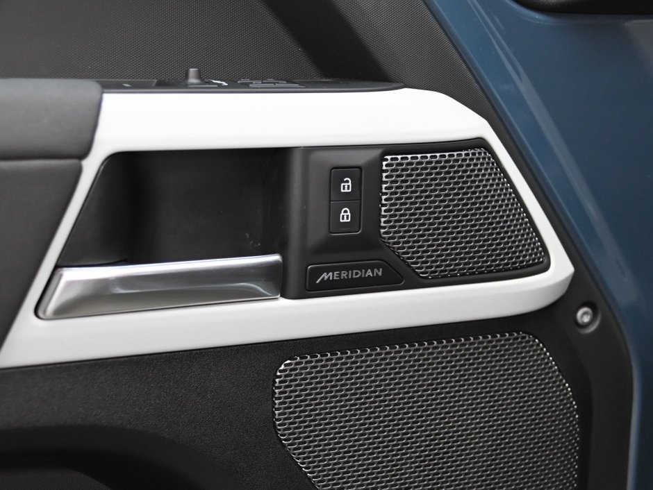 2023 Land Rover Defender S-9