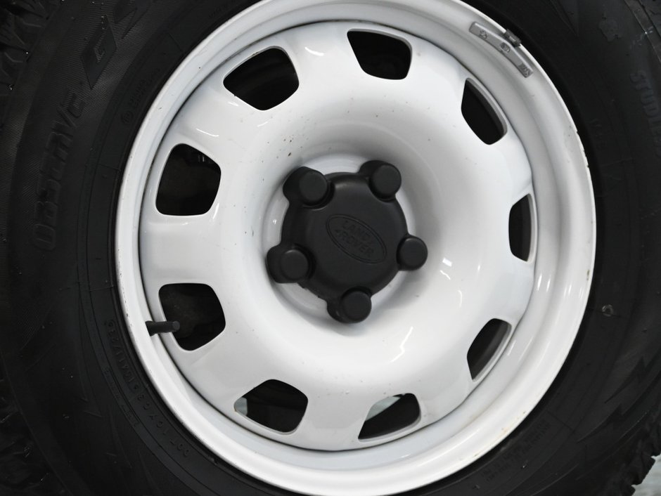 2023 Land Rover Defender S-31