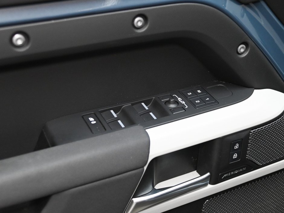 2023 Land Rover Defender S-10