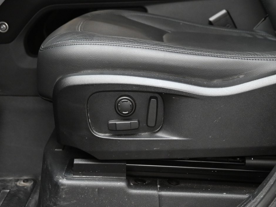 2023 Land Rover Defender S-11