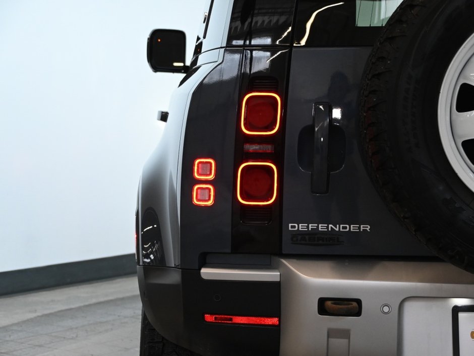 2023 Land Rover Defender S-29