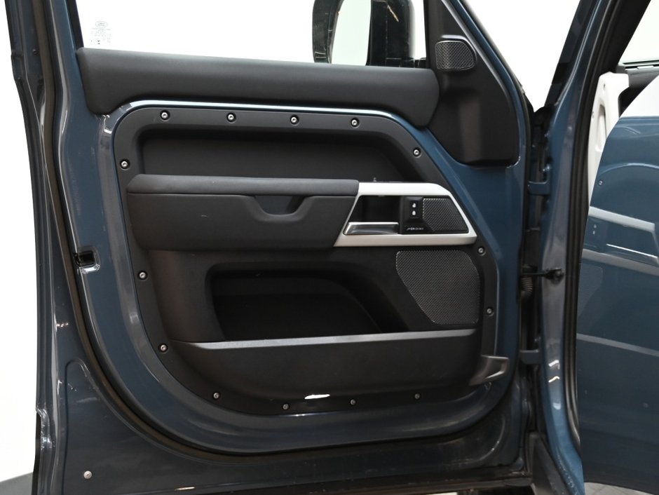 2023 Land Rover Defender S-8