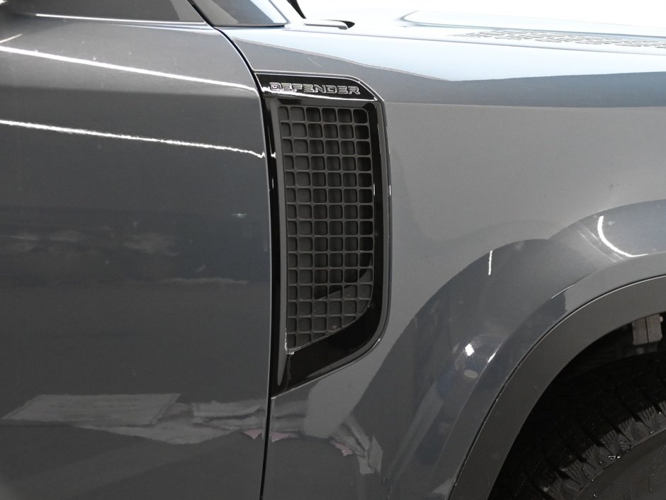 2023 Land Rover Defender S-27